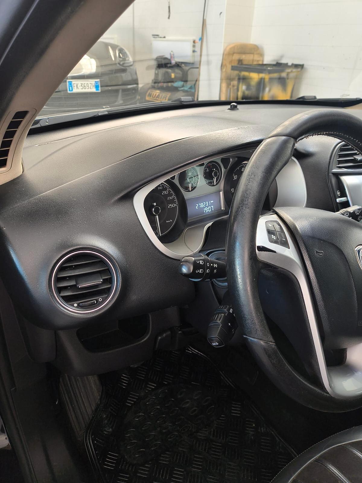 Lancia Delta 1.6 MJT DPF Silver