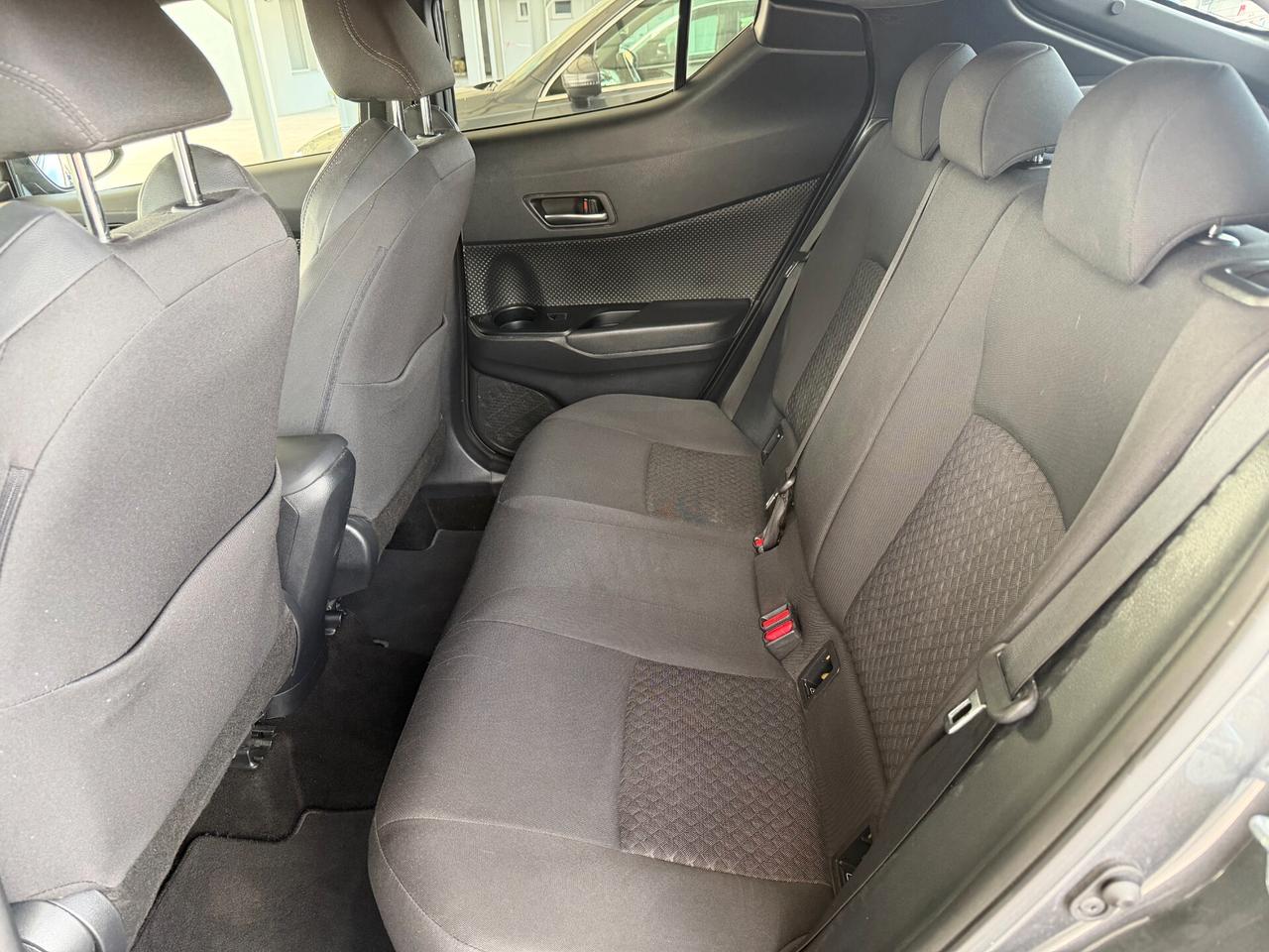 Toyota C-HR 1.8 Hybrid E-CVT