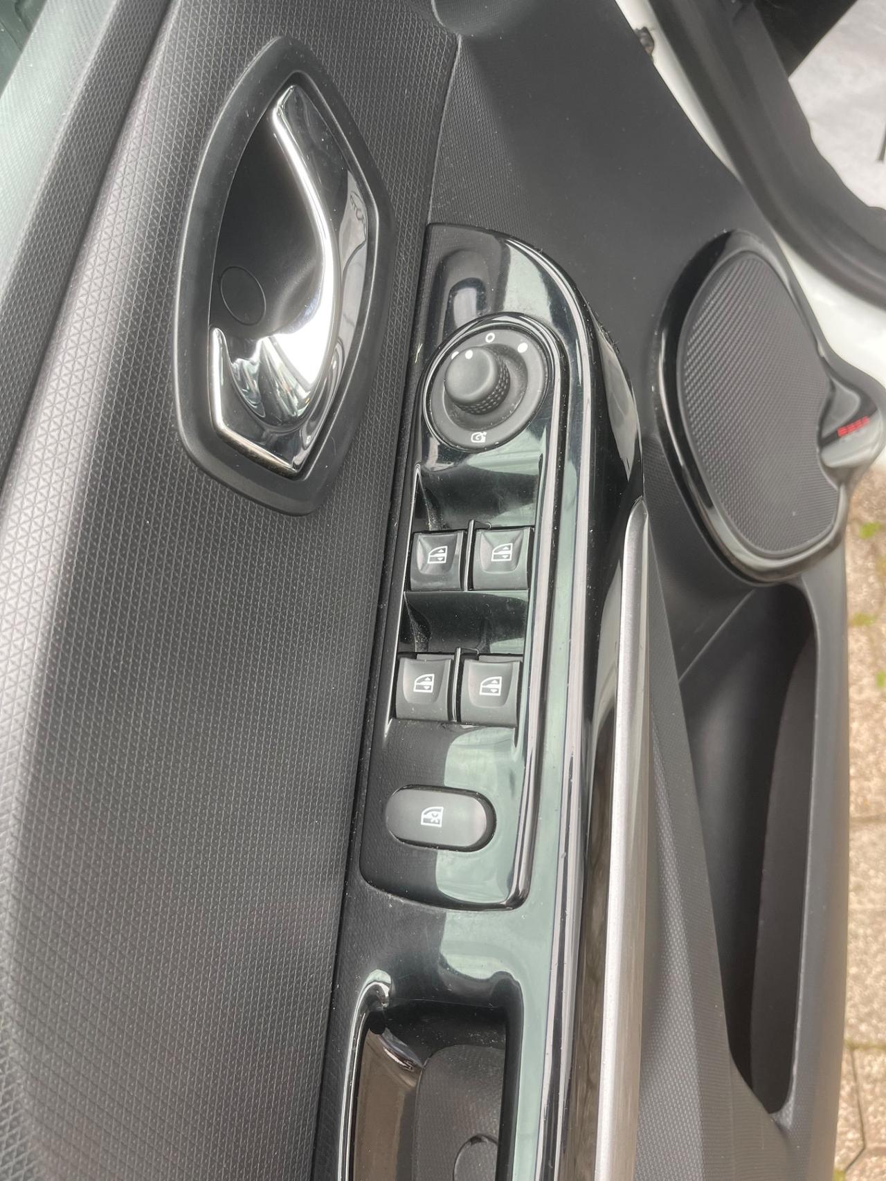 Renault Clio 1.2 75CV GPL 5 porte Costume National