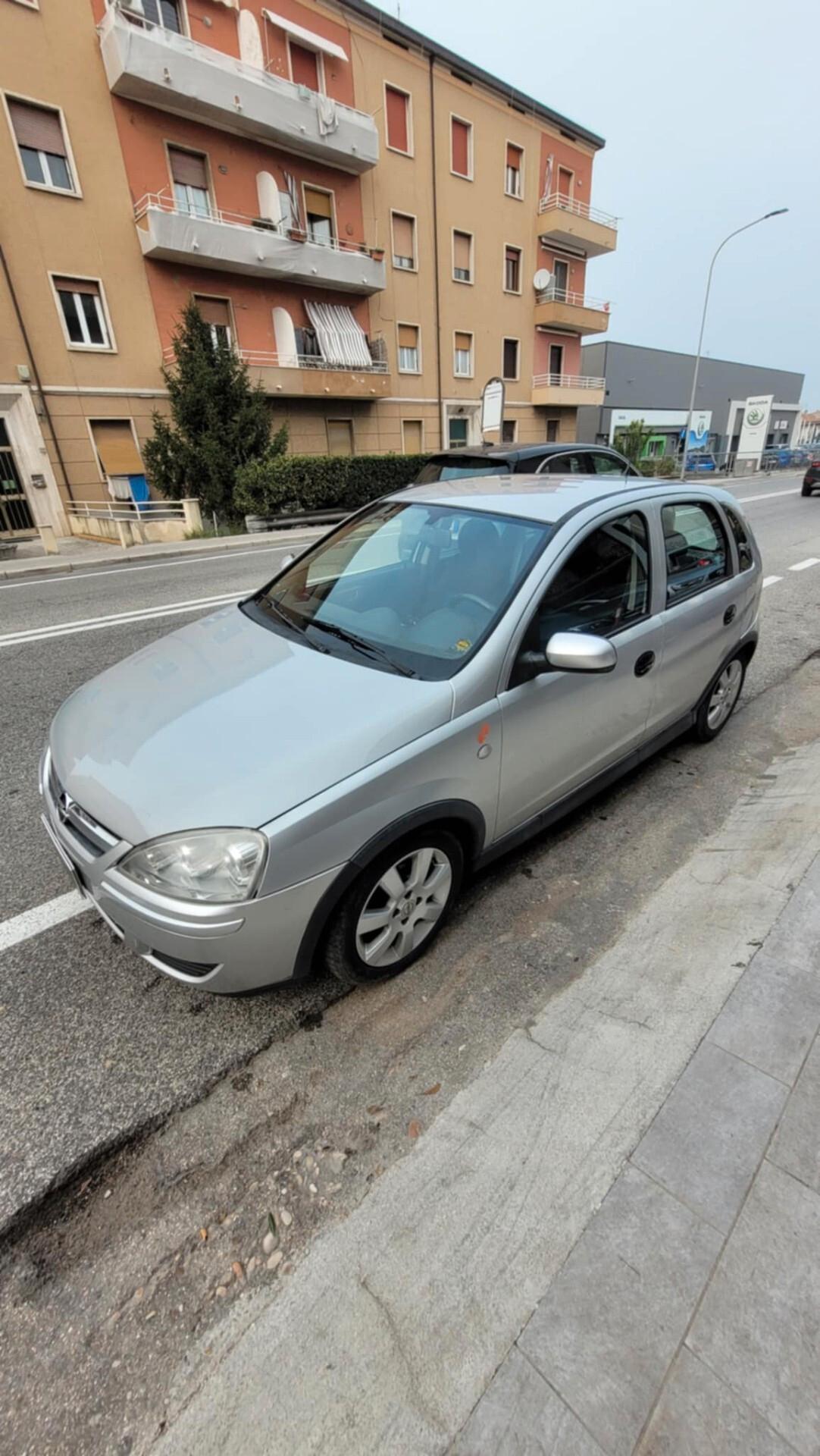 Opel Corsa 1.2i 16V cat 5 porte Cosmo