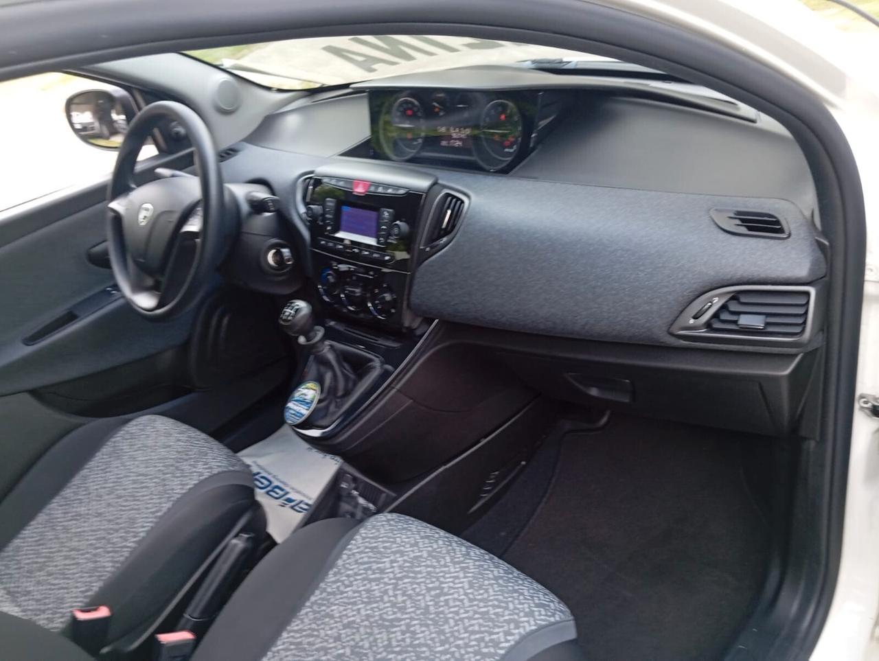 Lancia Ypsilon elefantino 1.2 69 CV UNIPRO
