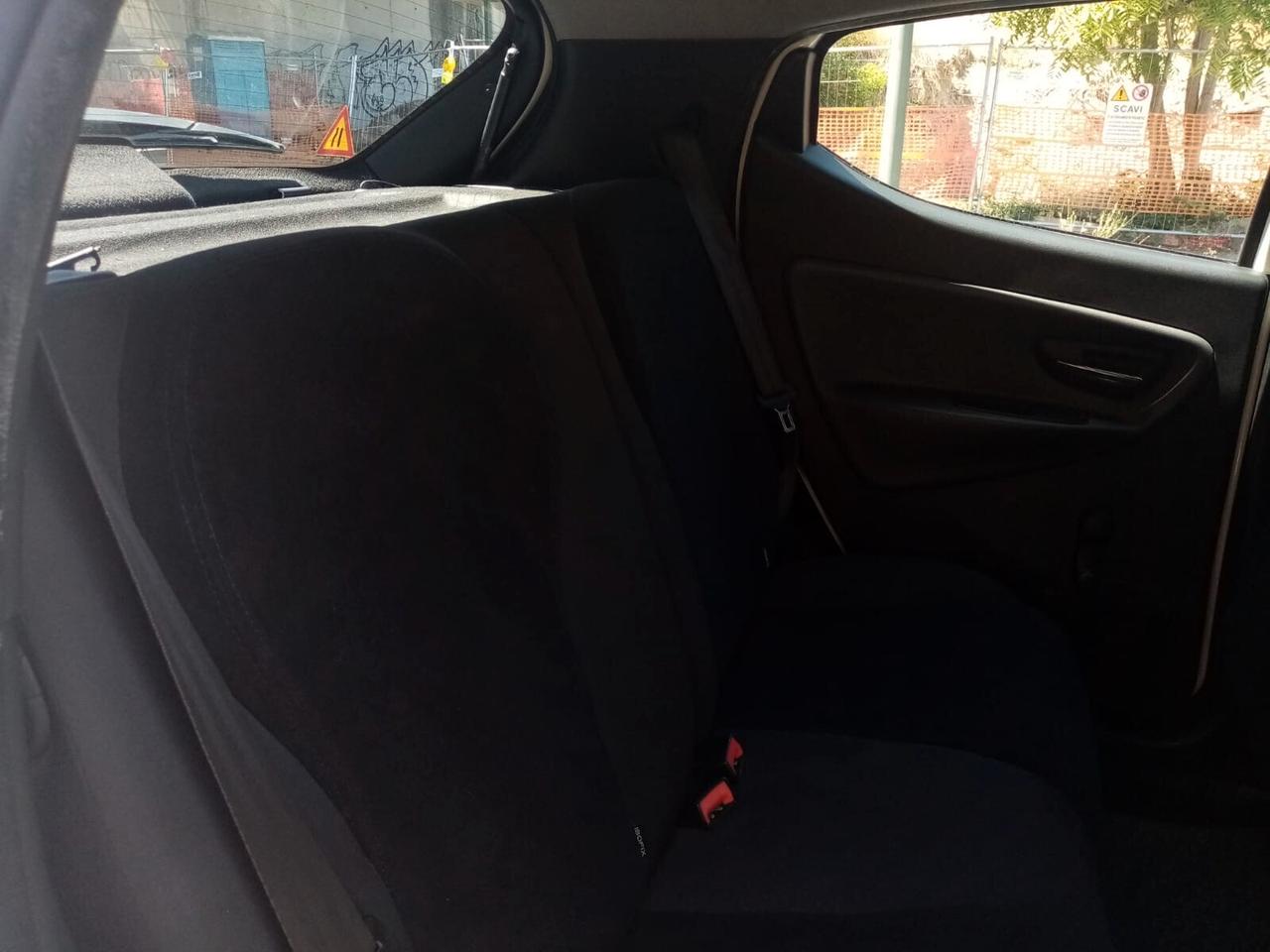 Lancia Ypsilon 0.9 TwinAir 85 CV 5 porte S&S Platinum