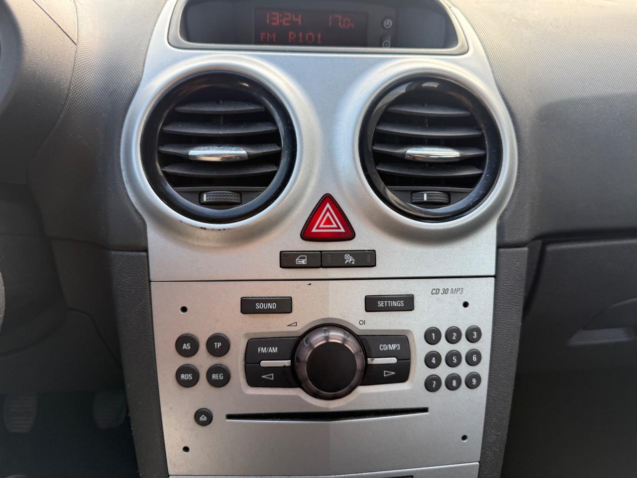 Opel Corsa 1.2 BENZINA POCHI KM 2011 NEOPATENTATI