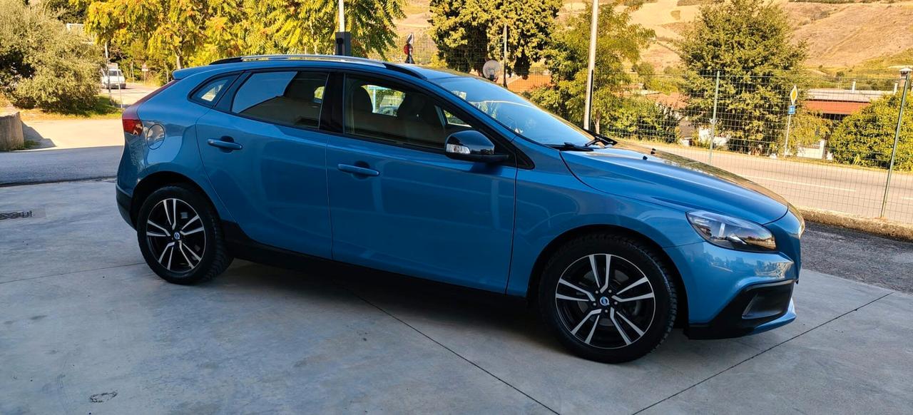 Volvo V40 1.6D Cross Country "AUTOMATICA"