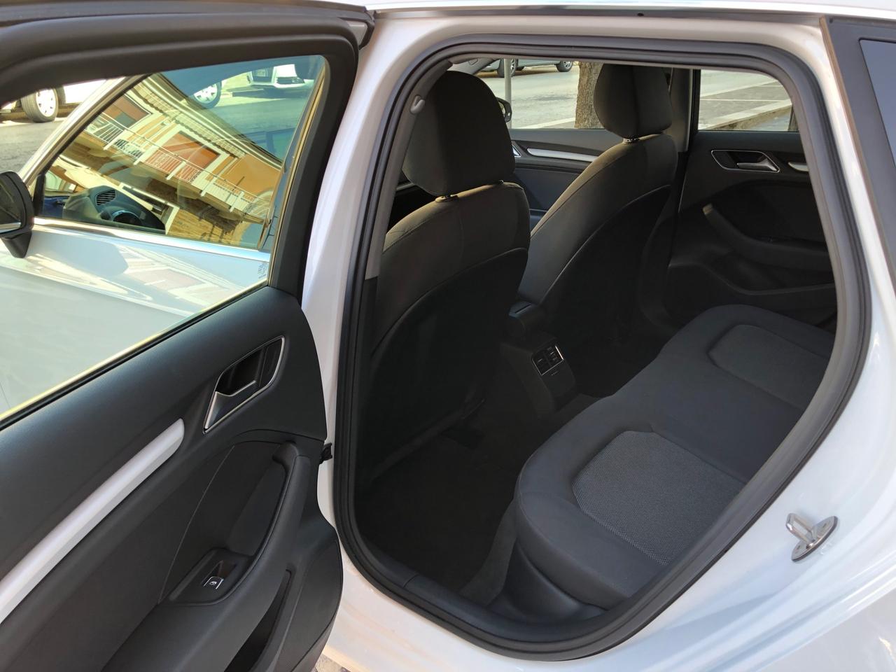 Audi A3 SPORTBACK 1.6TDI 110CV Design FULL/LED/NAV