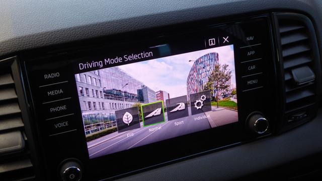 SKODA Karoq 1.6 TDI SCR DSG SportLine