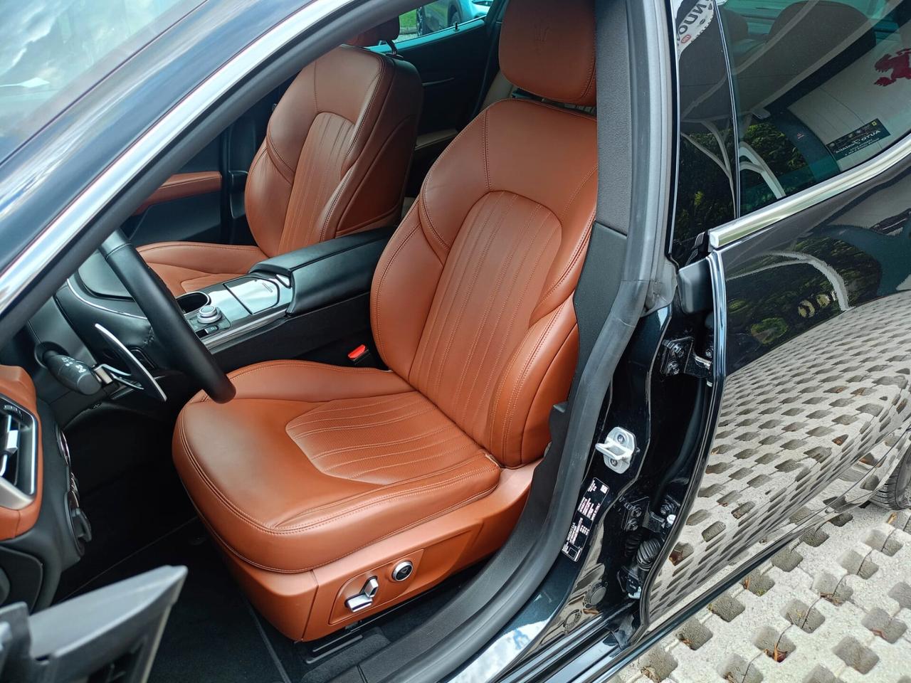 Maserati Ghibli 330 CV MHEV GT