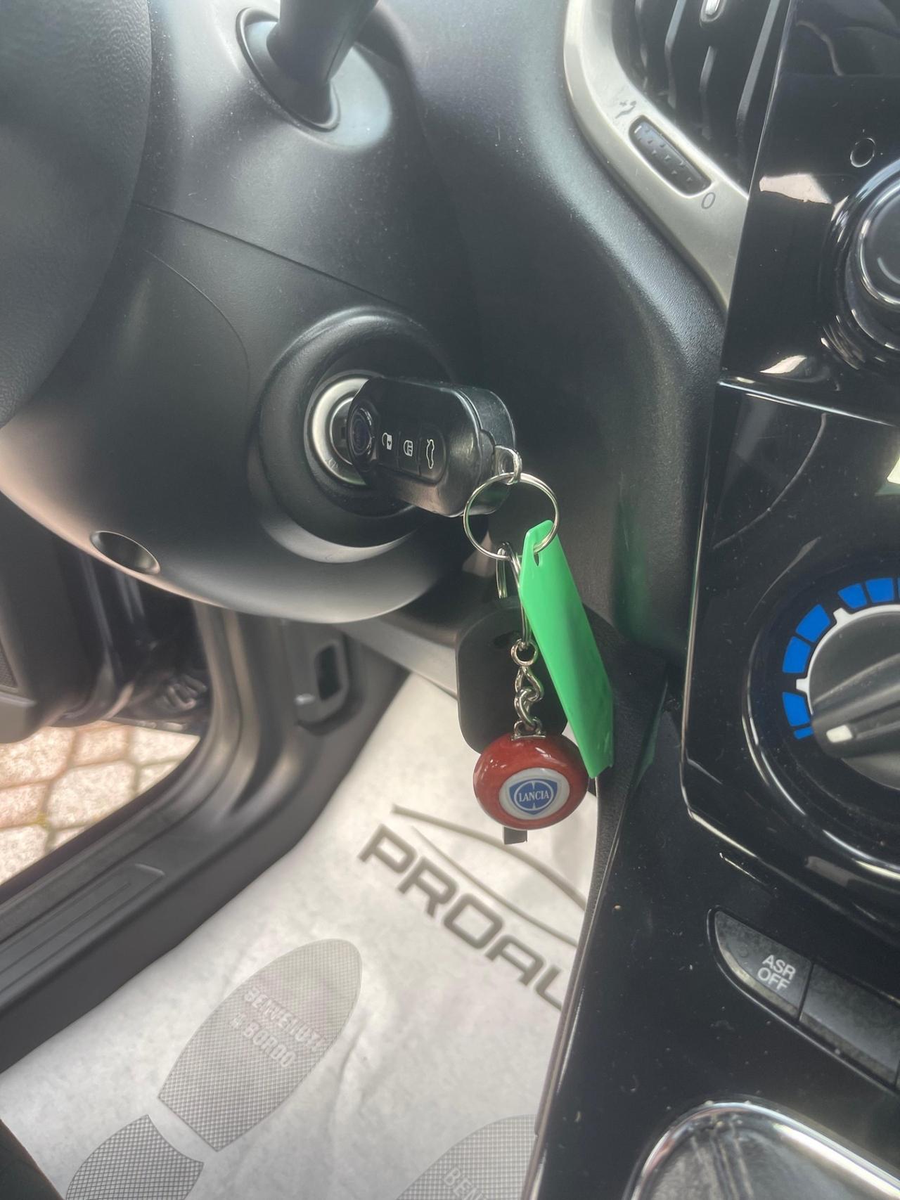 Lancia Ypsilon 1.2 69 CV 5 porte Platinum