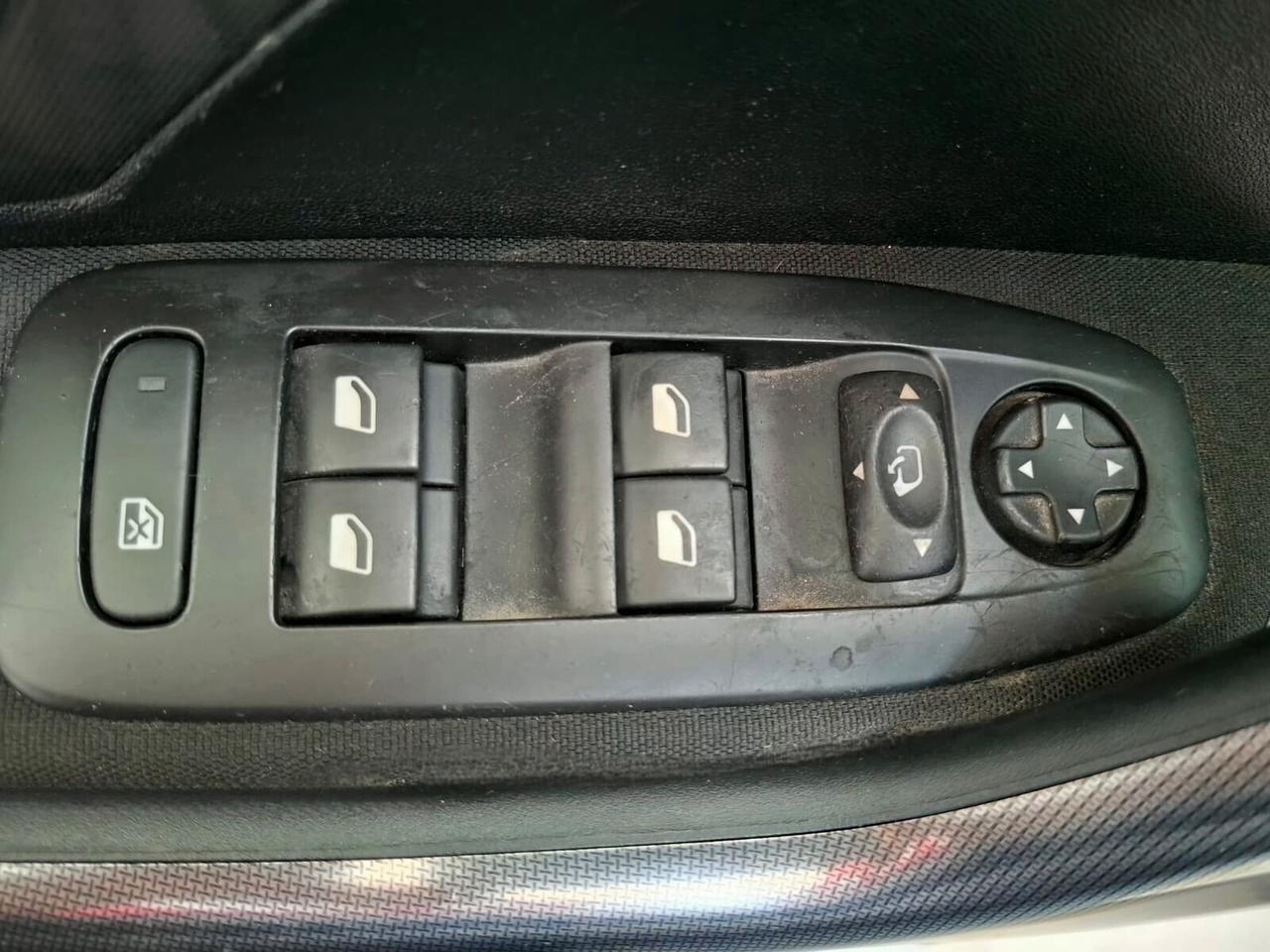 Peugeot 2008 1.6 e-HDi 115cv Allure 2014
