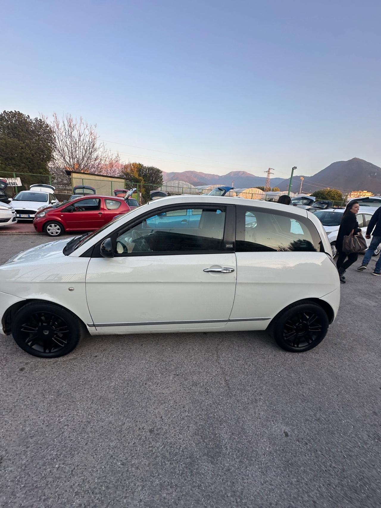 Lancia Ypsilon 1.3 MJT 75 CV Platinum