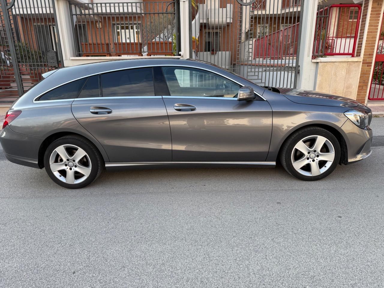 Mercedes-benz CLA 180 d Premium