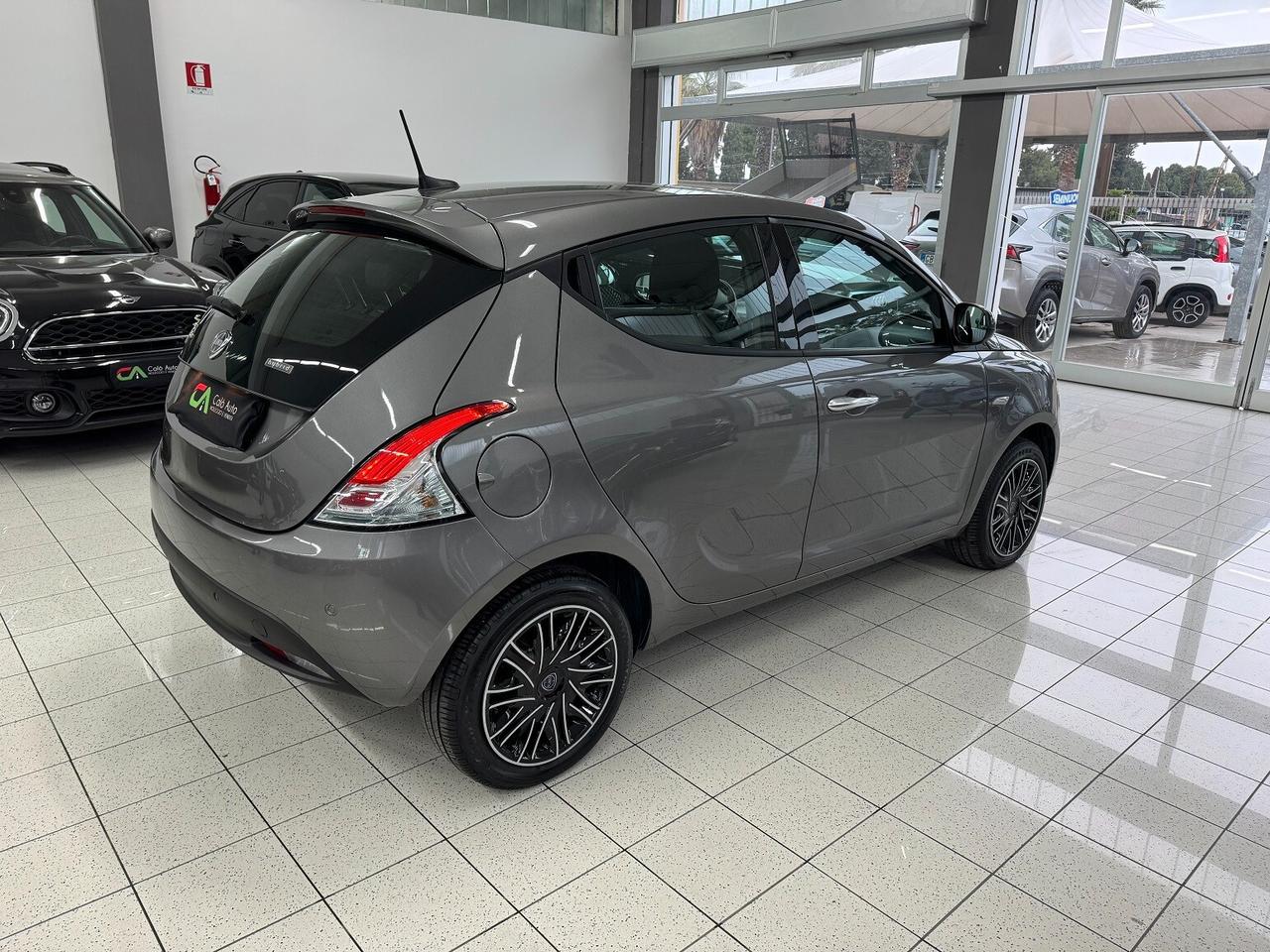 Ypsilon 1.0Hybrid Gold CAR PLAY PARI NUOVO!!!!!!!