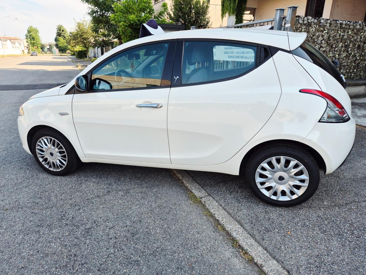 Lancia Ypsilon 1.2 69 CV 5 porte SILVER