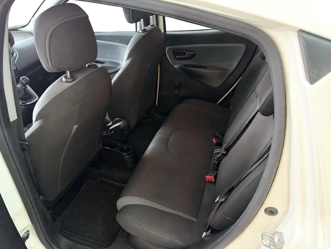 Lancia Ypsilon 1.2 69 CV 5 porte Silver
