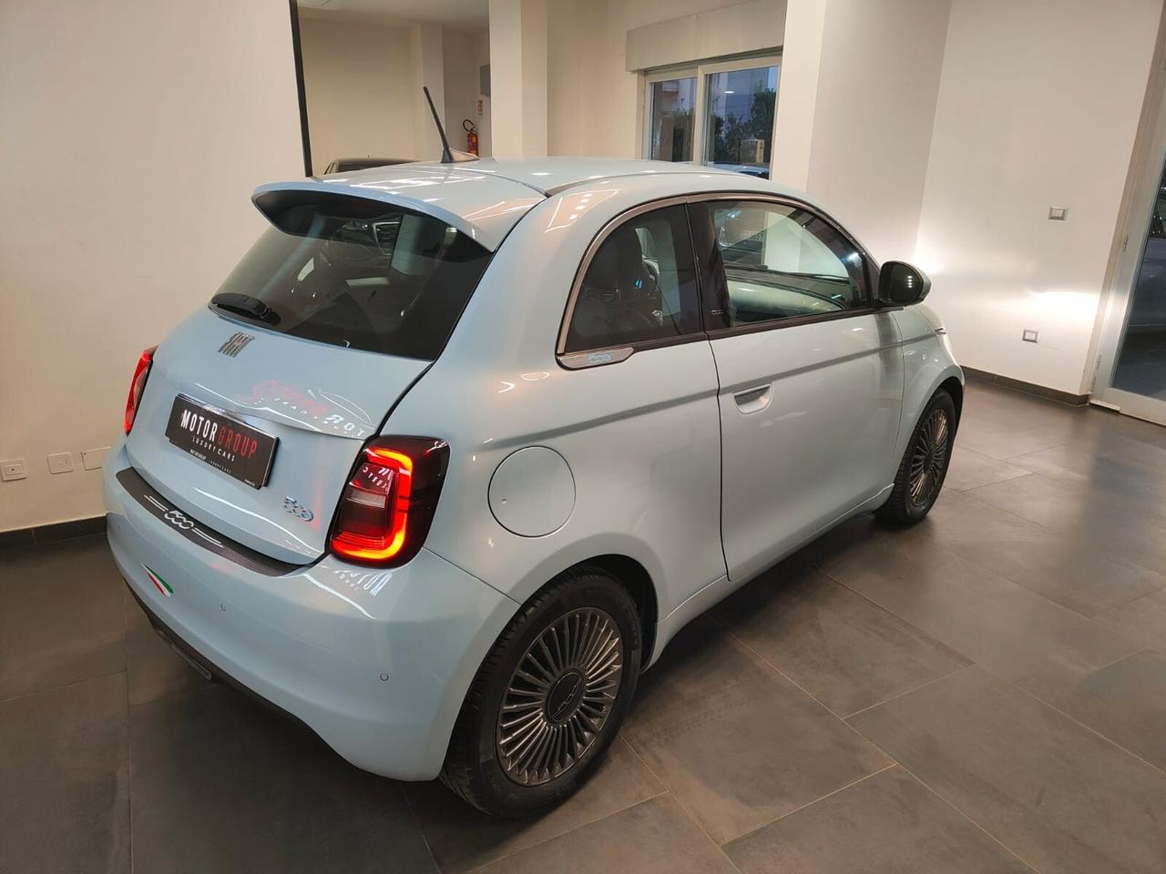 Fiat 500e Berlina 42 kWh La Prima