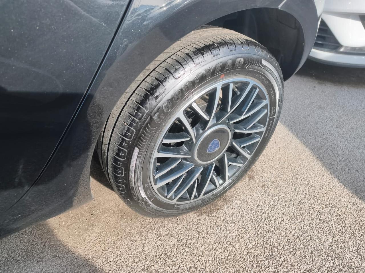 Lancia Ypsilon 1.0 70CV HYBRID PLATINUM