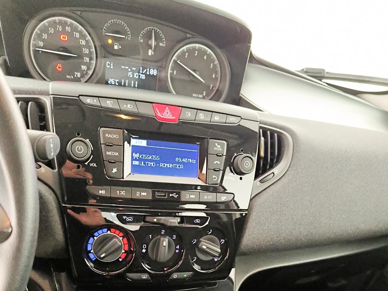 Lancia Ypsilon 1.0 firefly hybrid silver s&s 70cv