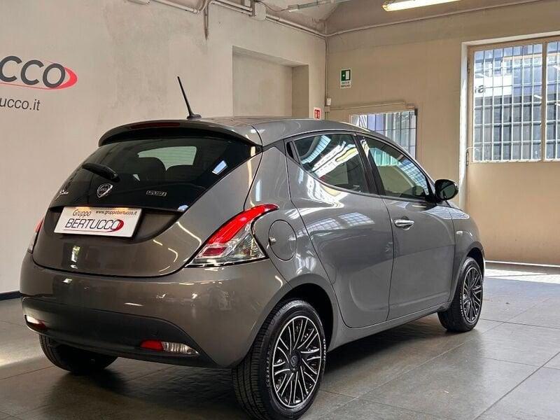Lancia Ypsilon 1.0 FireFly 5 porte S&S Hybrid Silver