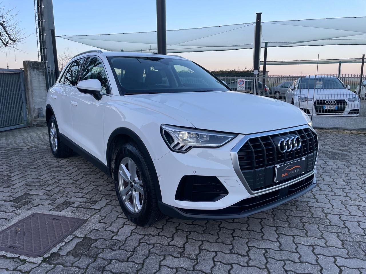 Audi Q3 45 TFSI e S tronic Business