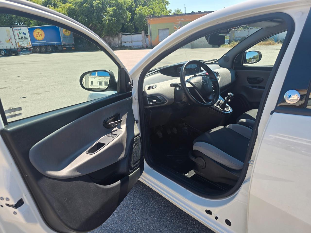 Lancia Ypsilon 1.2 69 CV 5 porte GPL Ecochic Silver