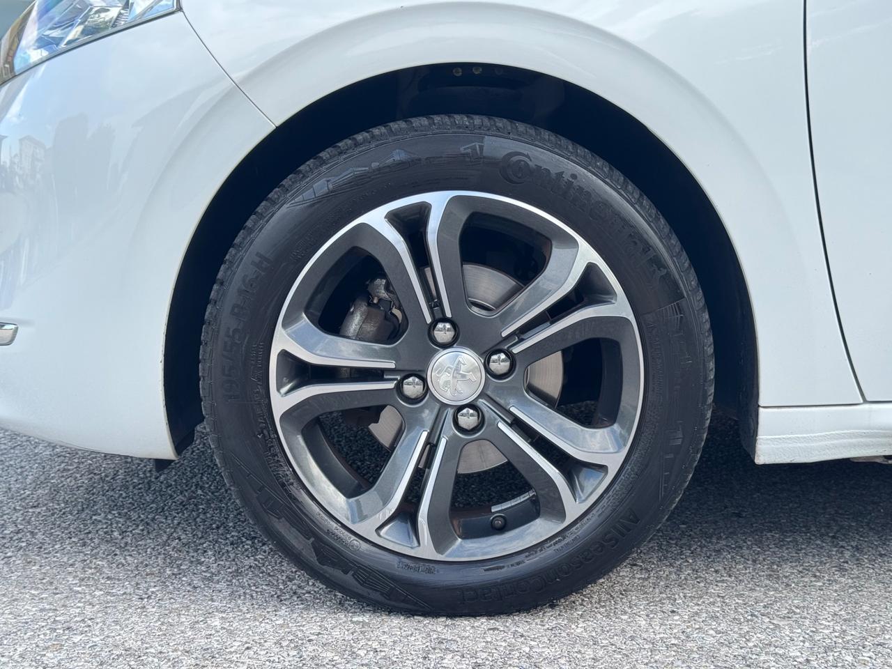 Peugeot 208 1.4 HDi 68 CV 5 porte Allure 2015