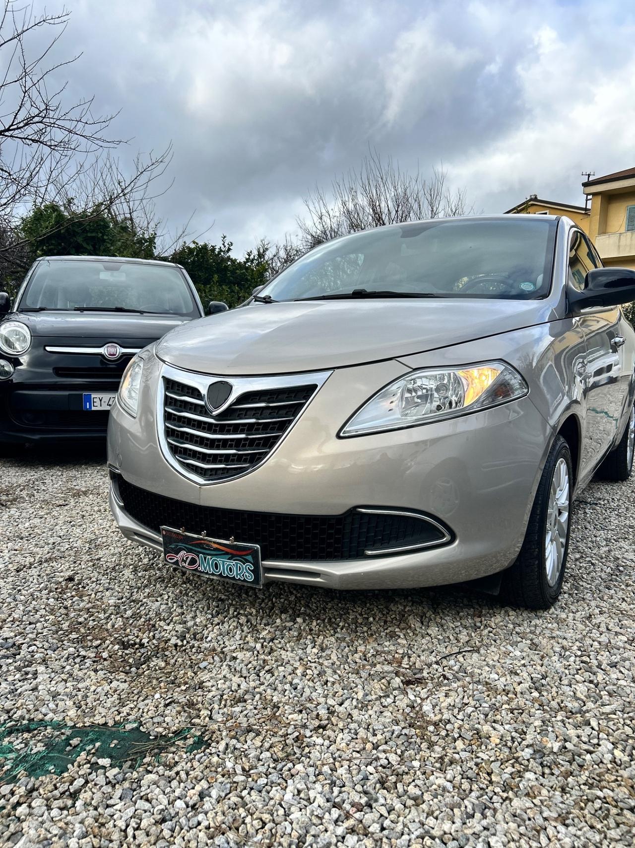 Lancia Ypsilon 1.2 69 CV 5 porte Platinum