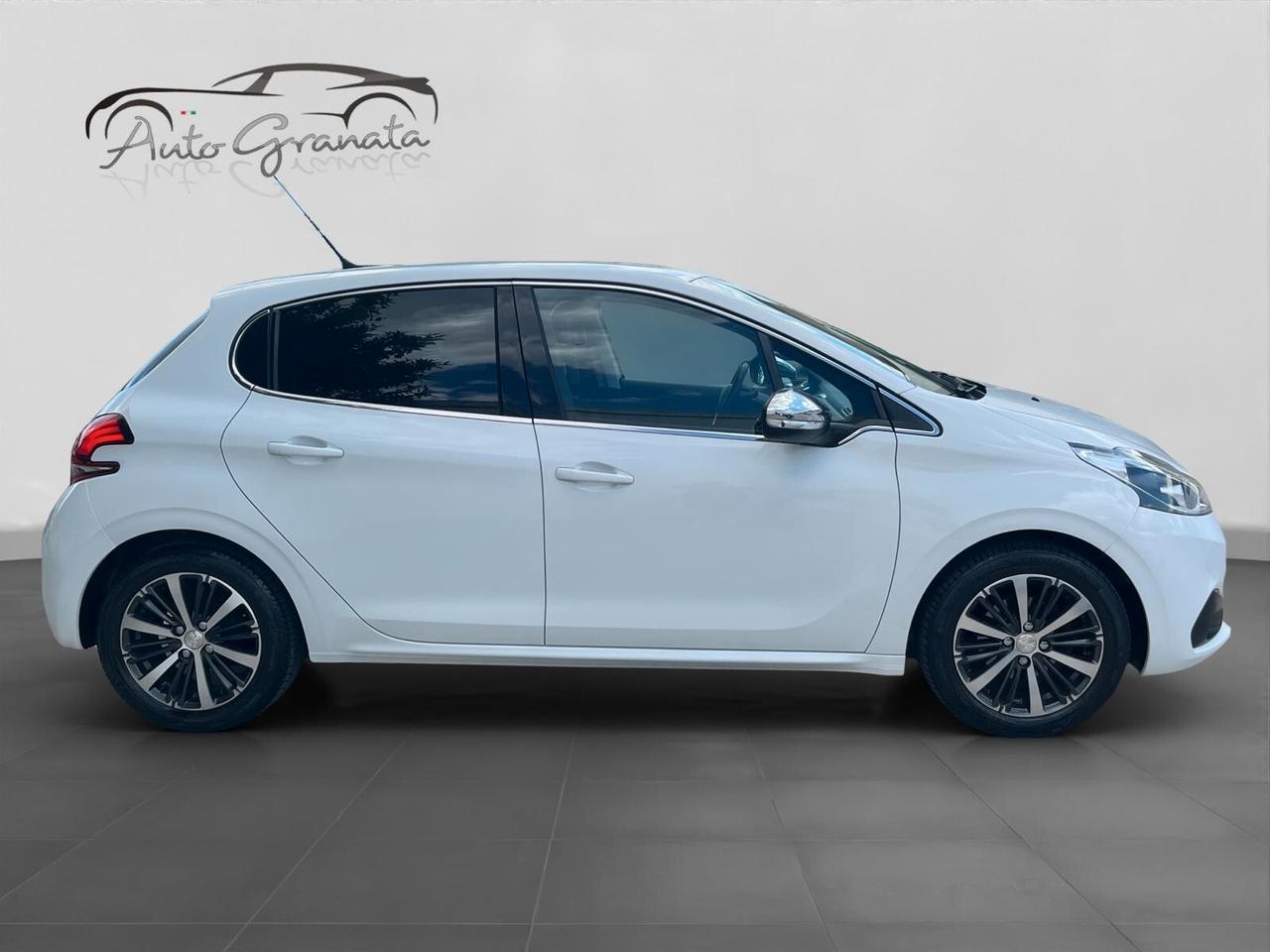 Peugeot 208 1.2 benz. Allure NEOPATENTATI COME NUOVA
