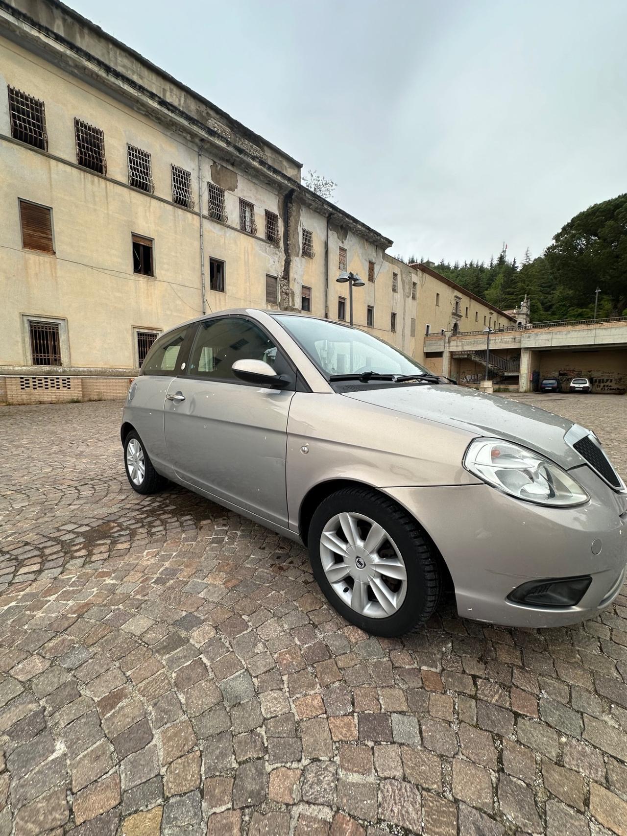 Lancia Ypsilon 1.4 Argento Ecochic GPL