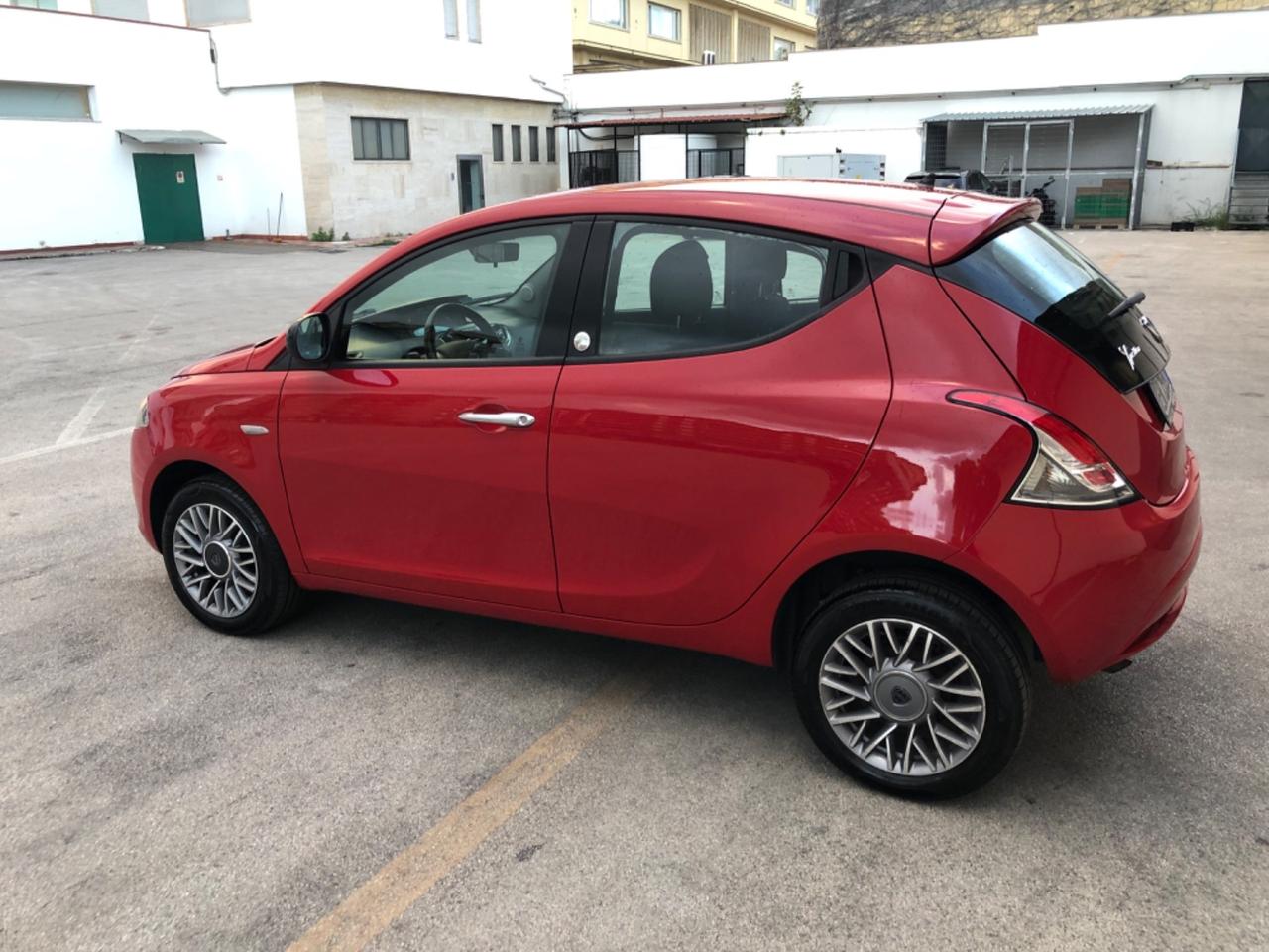 Lancia Ypsilon 0.9 TwinAir benzina/metano Ecochic