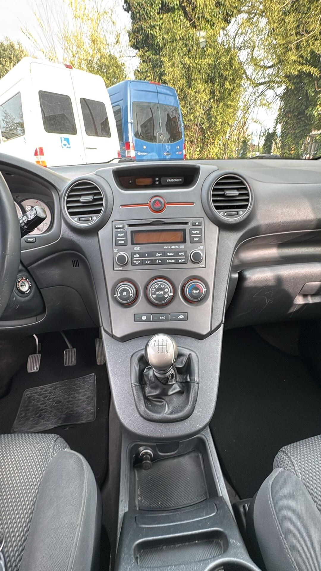 Kia Carens 2.0 16V CRDi 7 POSTI