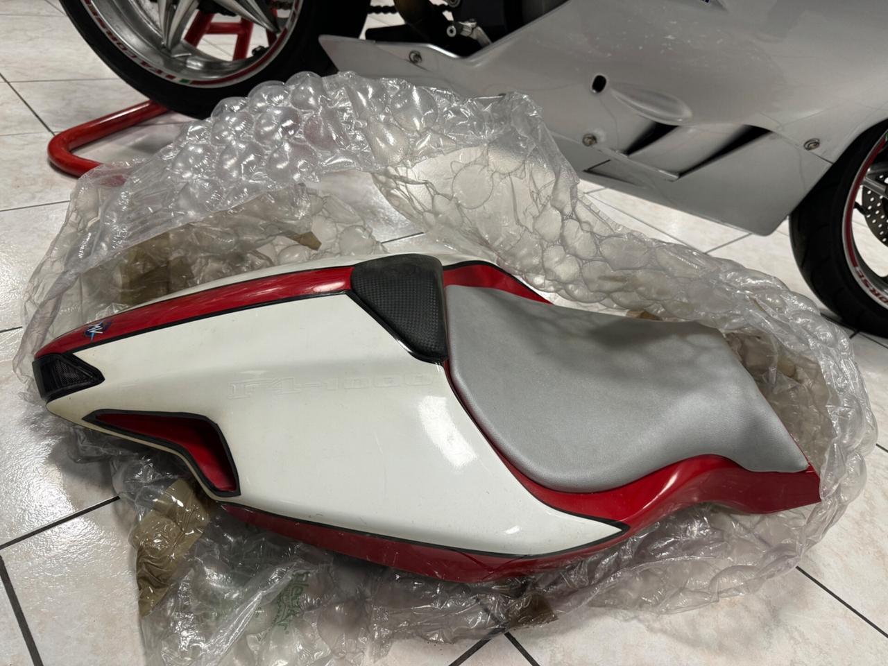 Mv Agusta F4 750 monoposto e biposto