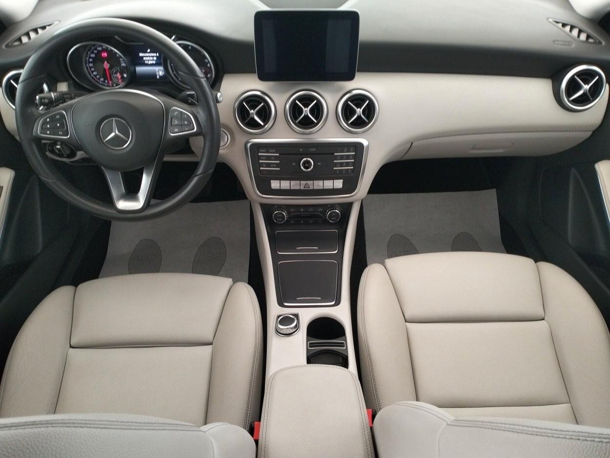 Mercedes-Benz A 200d Premium auto