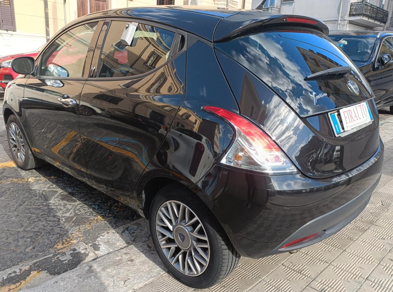 Lancia Ypsilon 1.2 69 CV 5 porte S&S PLATINUM