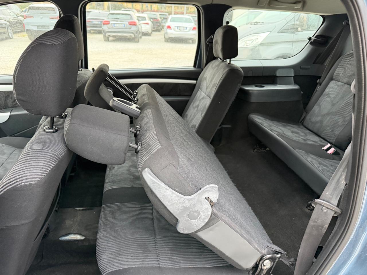 Logan MCV 1.6 GPL 7 posti Lauréate