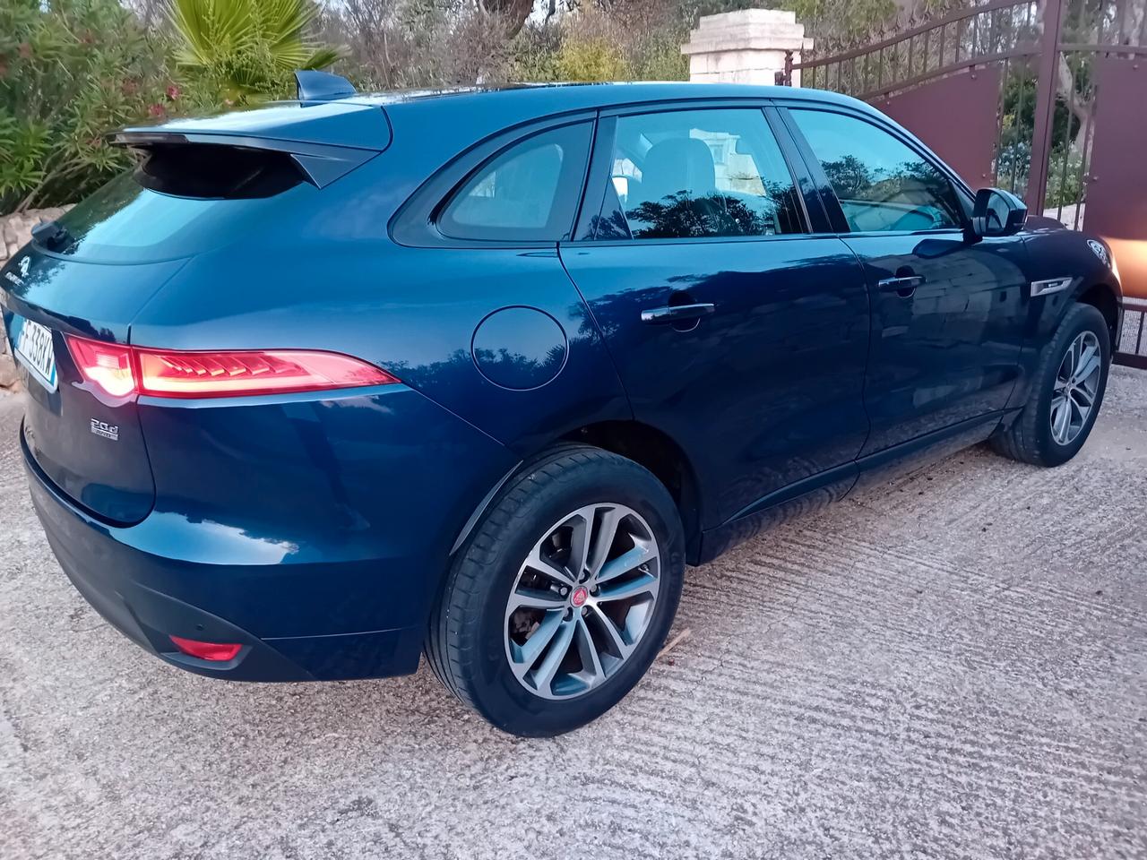 Jaguar F-Pace 2.0 D 180 CV AWD aut. R-Sport