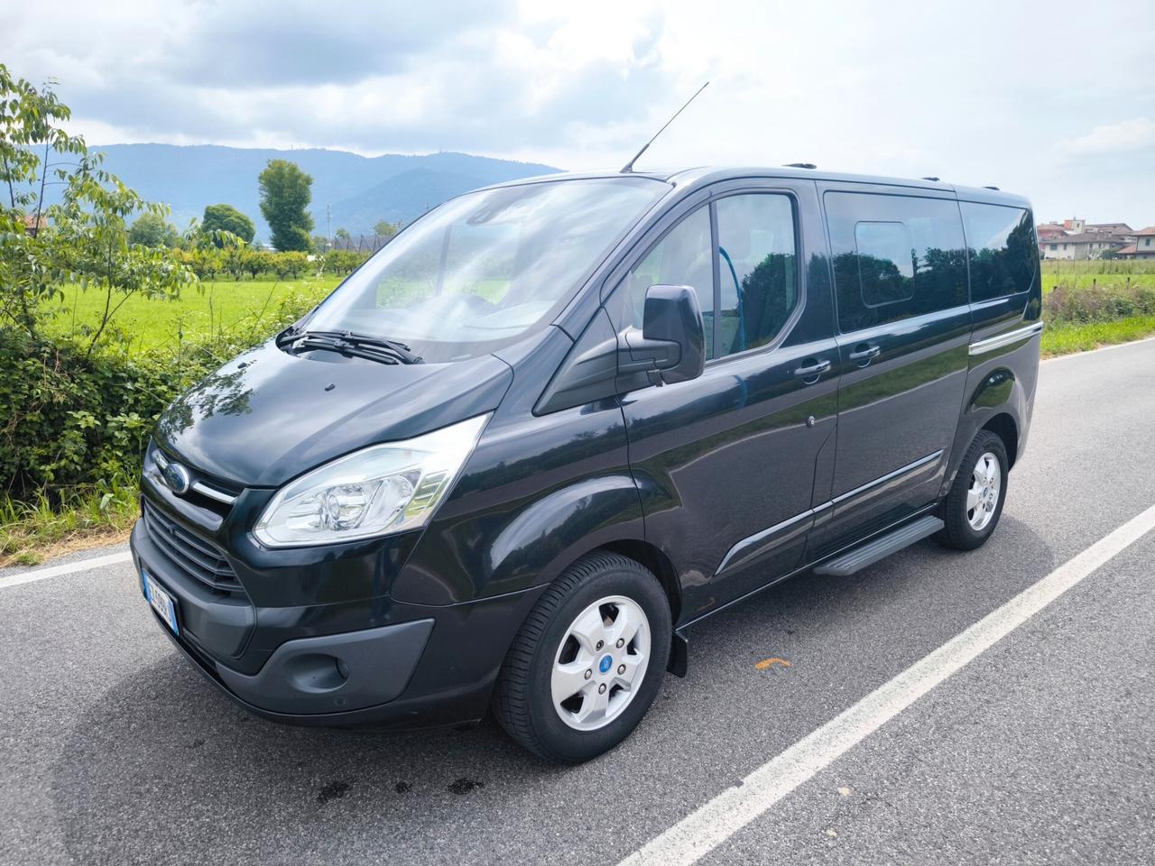 FORD TOURNEO CUSTOM 2,2 TDCI 155CV- TITANIUM- 8 POSTI
