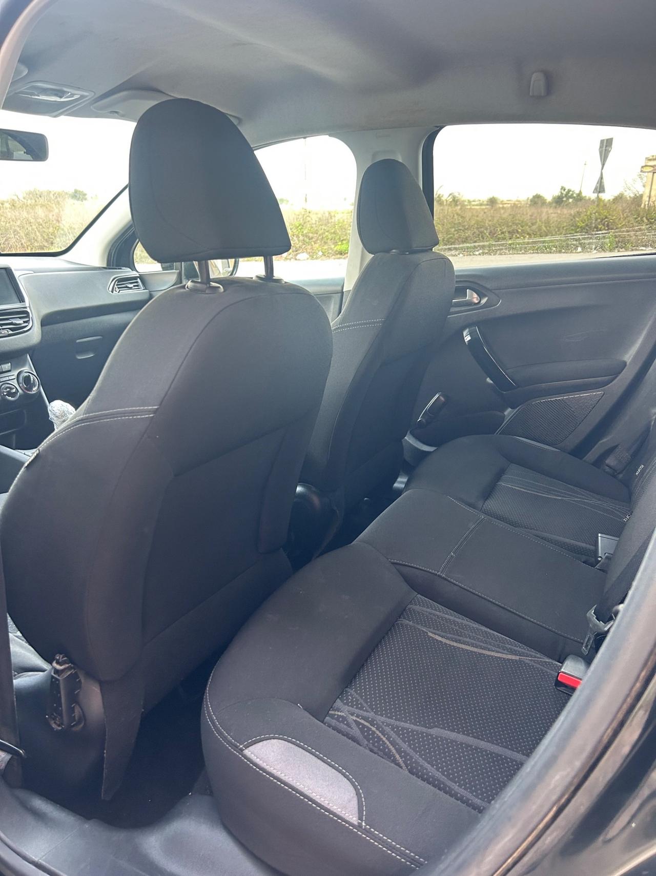 Peugeot 208 1.4 HDi 68 CV 3 porte Allure