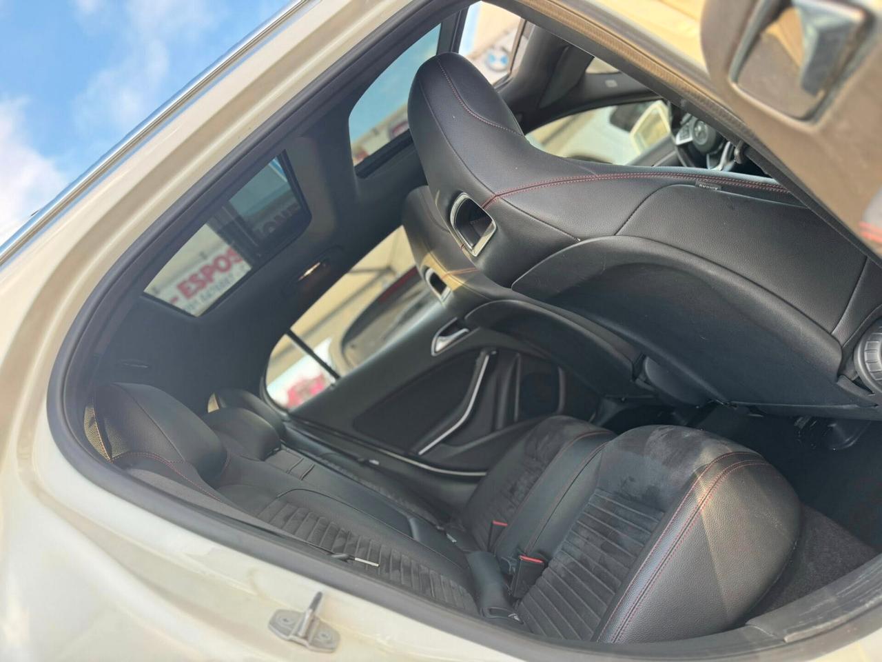 MERCEDES GLA 220d PREMIUM AMG (EXTRA FULL)