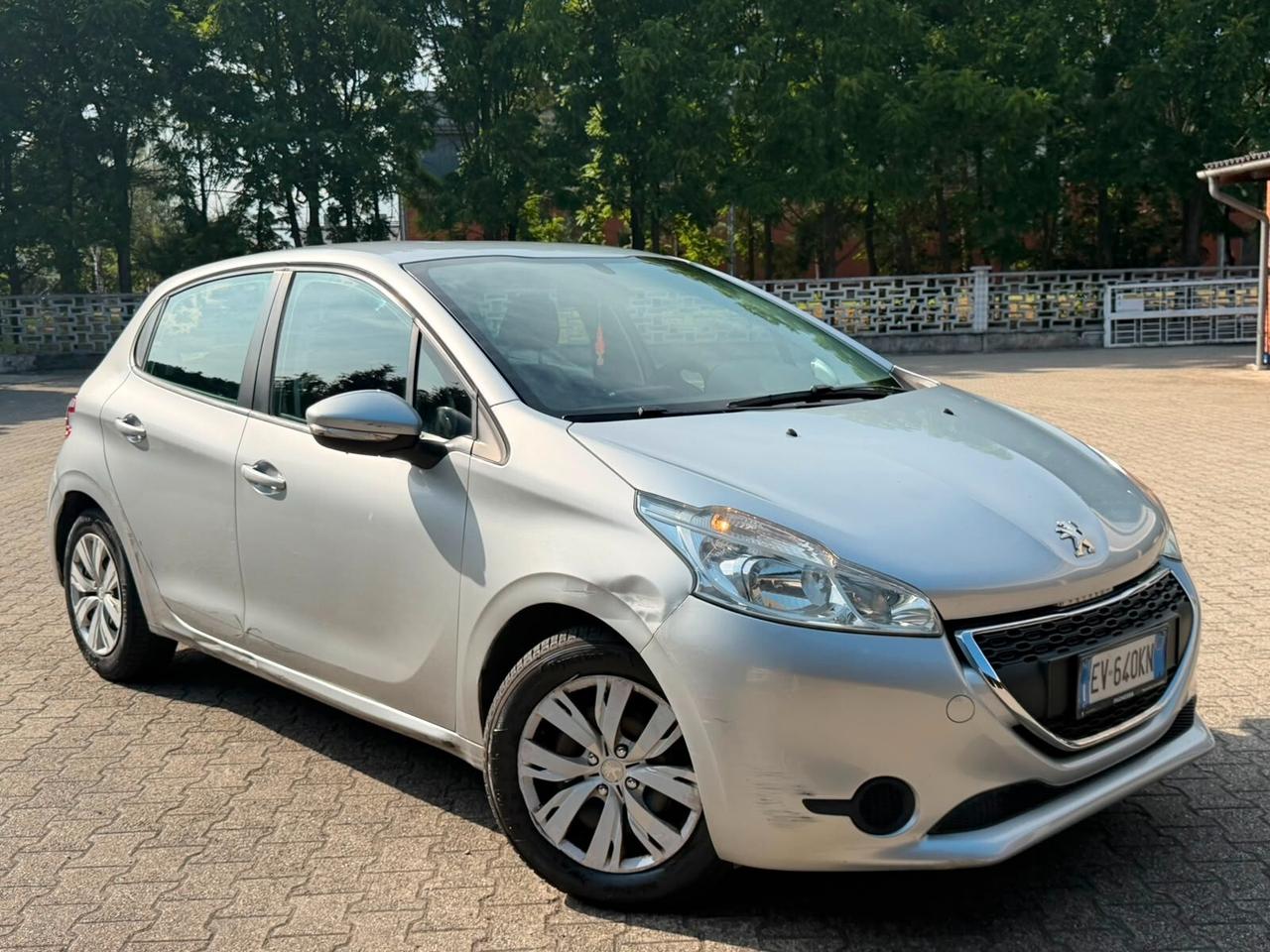 Peugeot 208 1.4 HDi 68 CV 5 porte Allure