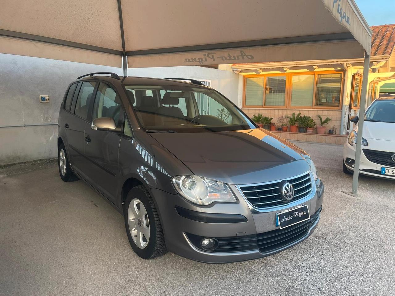 Volkswagen Touran 1.6 Trendline GPL