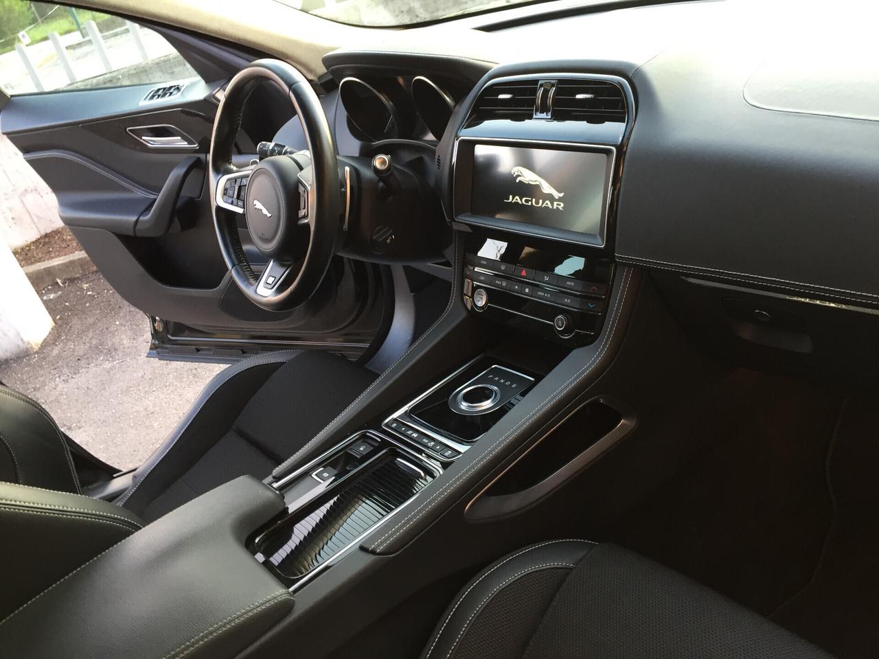 Jaguar F-Pace 2.0 D 180 CV AWD R-Sport