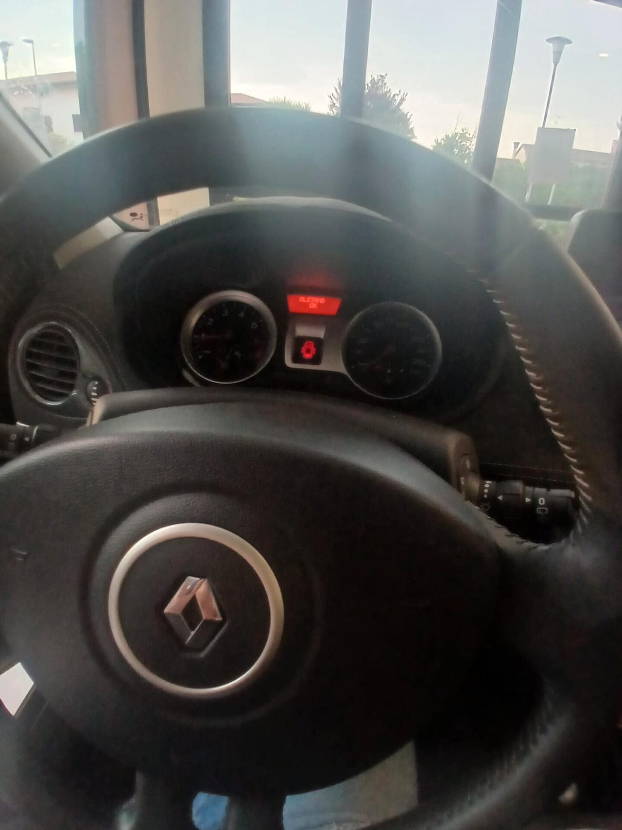 Renault Clio 1.2 16V 3 porte Dynamique modell. 2012 neo paten navigatore possibilita"di finanziamento!