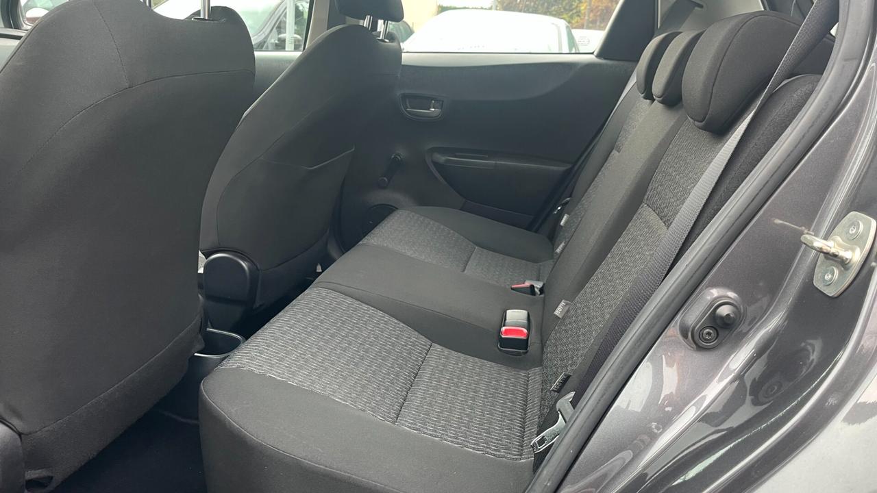 Toyota Yaris 1.0 5 porte neopatentati