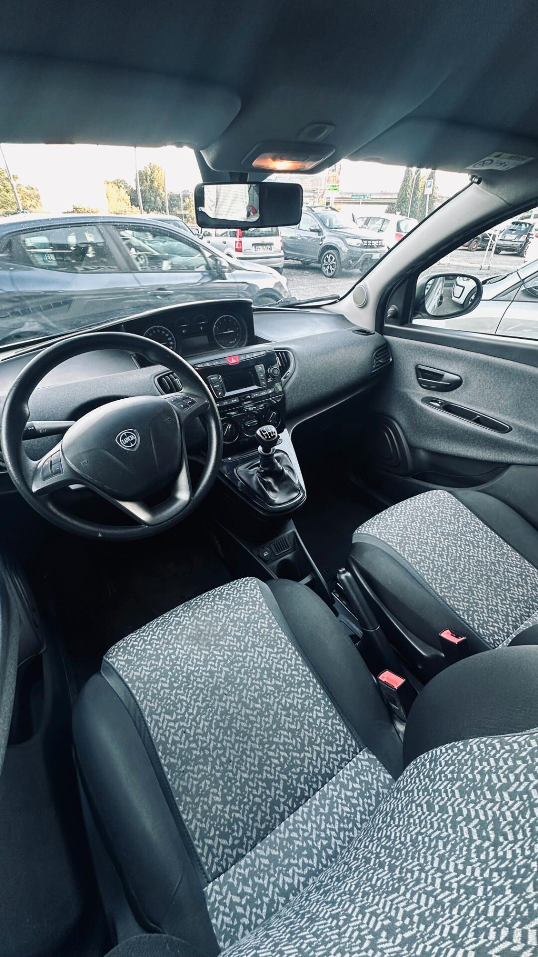 Lancia Ypsilon 1.0 FireFly 5 porte S&S Hybrid Ecochic Silver