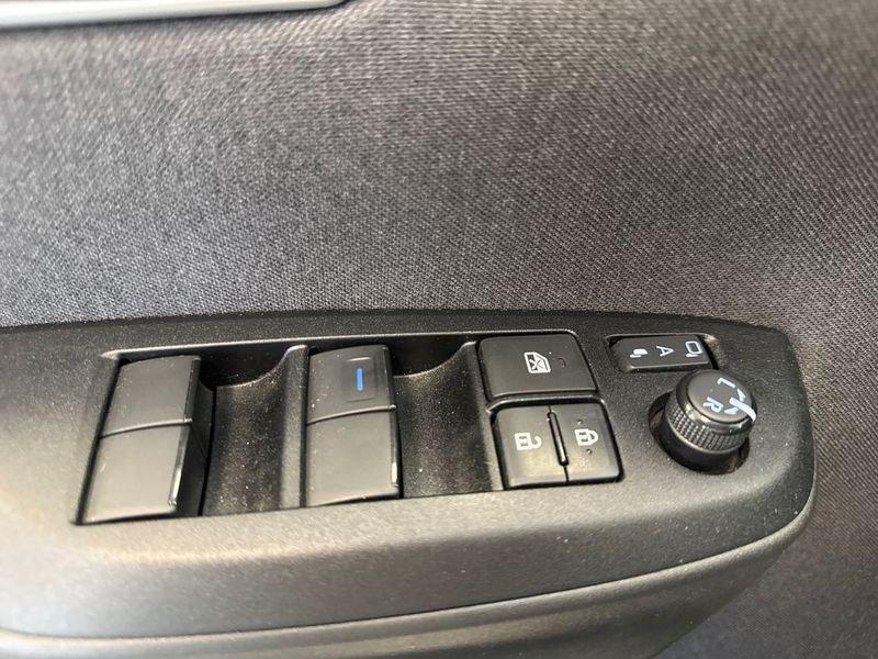 Toyota Yaris Hybrid Style MY22