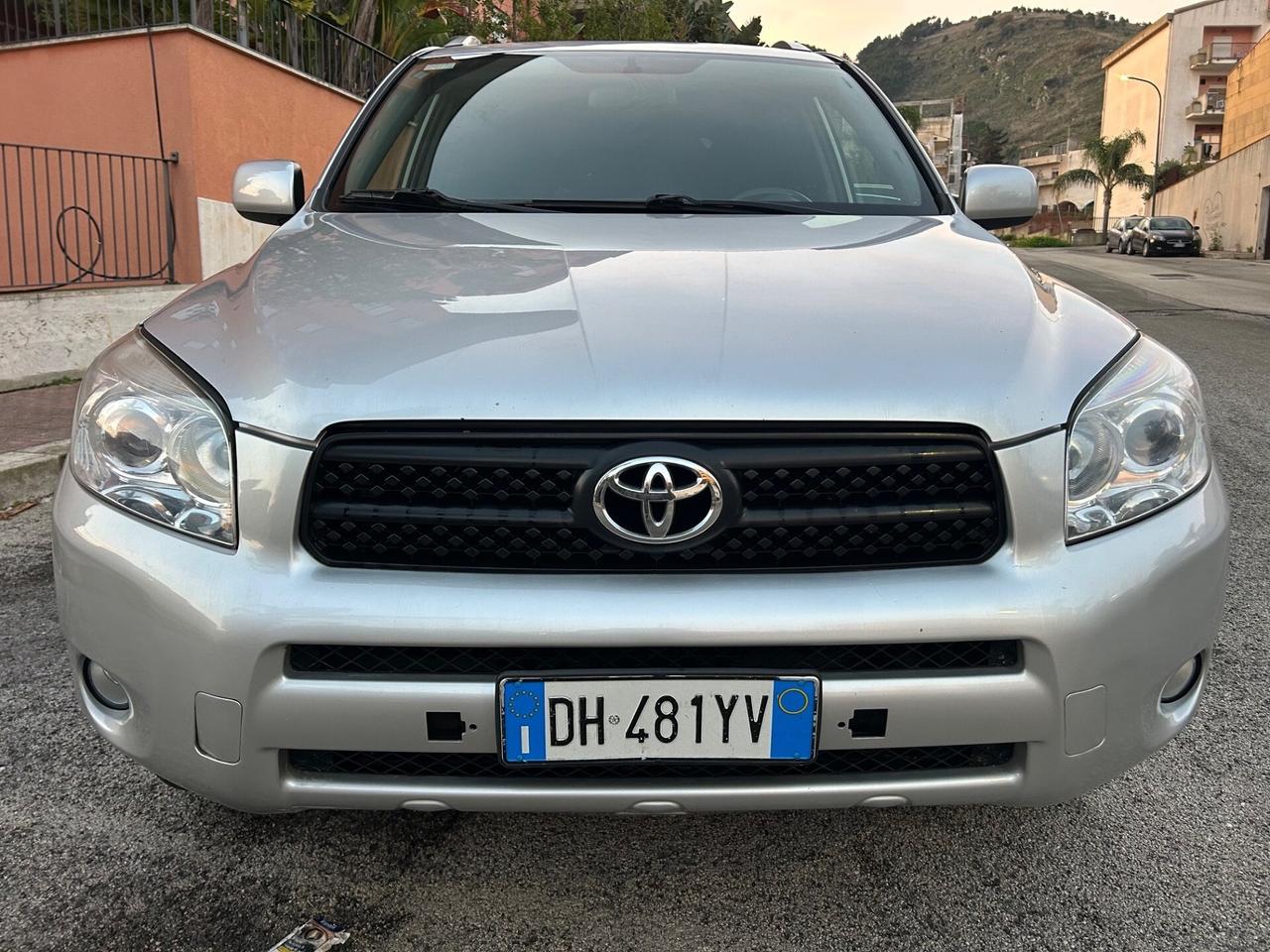 Toyota RAV 4 RAV4 2.2 D-4D 136 CV Sol unico propri
