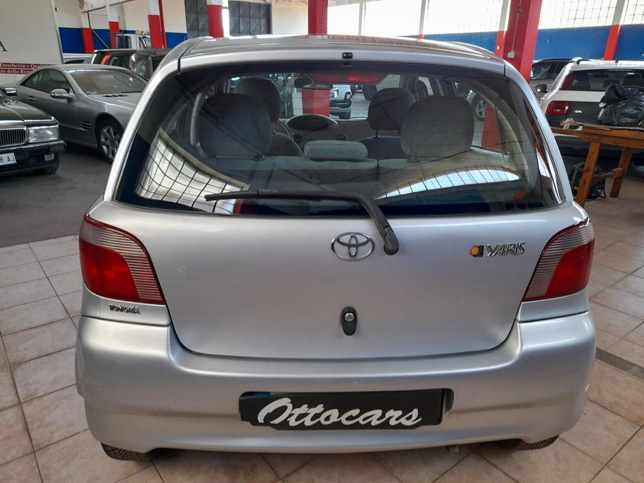 Toyota Yaris 1.0i 16V cat 5 porte Sol