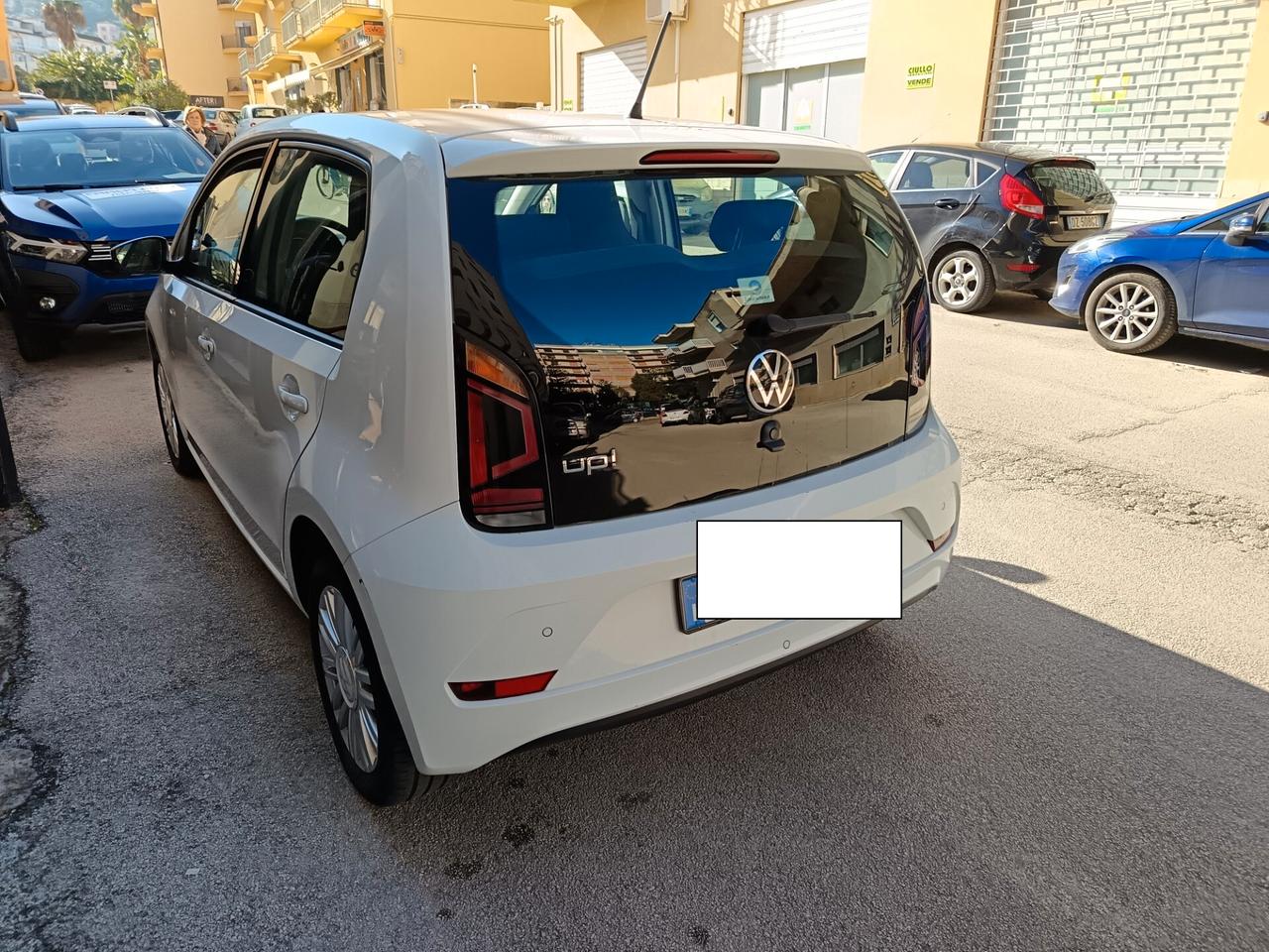 Volkswagen UP! 1.0 5p. move km 42000- ok neopatentati