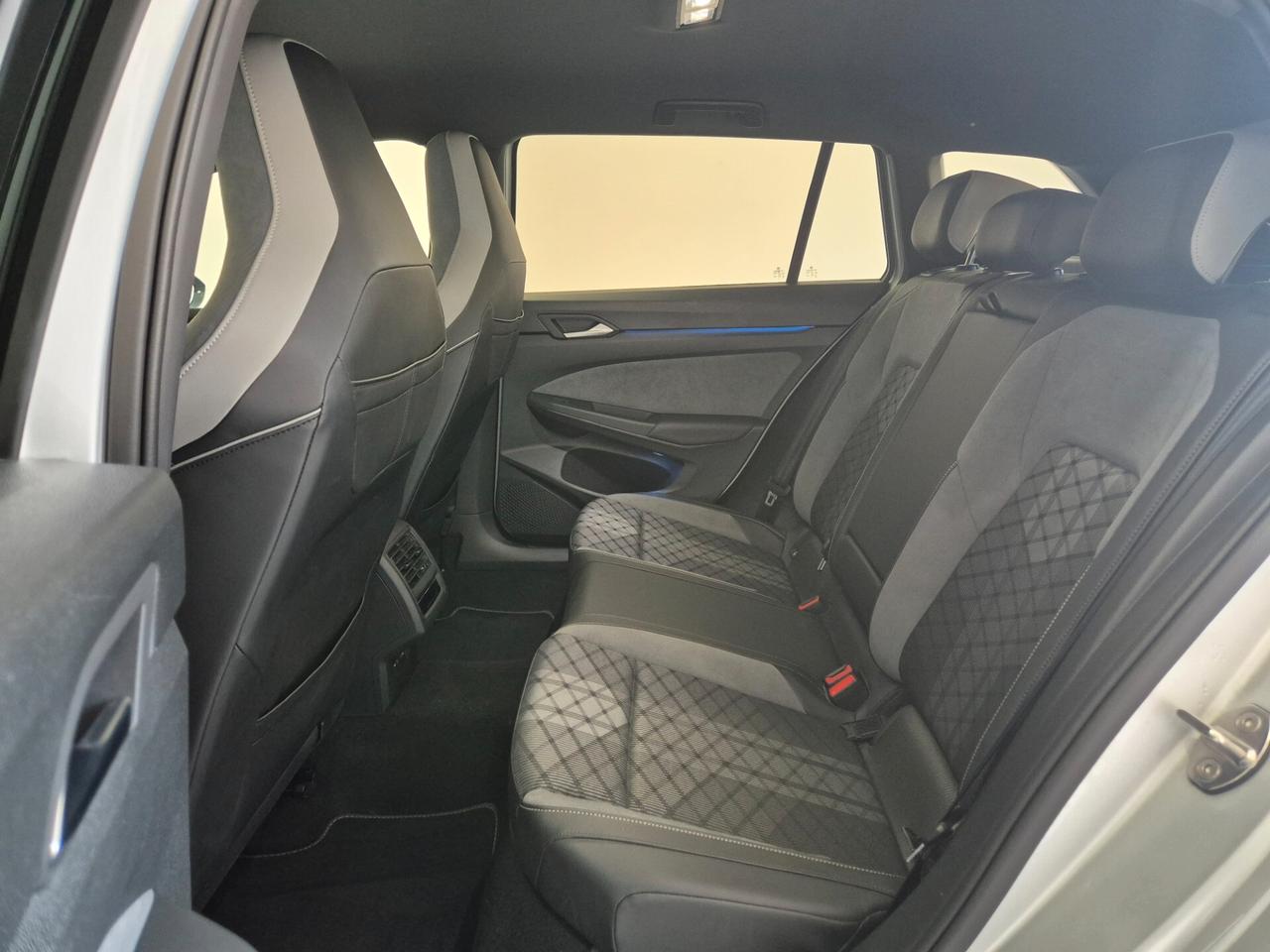 VOLKSWAGEN Golf Variant 2.0 TDI 150 CV DSG R-Line