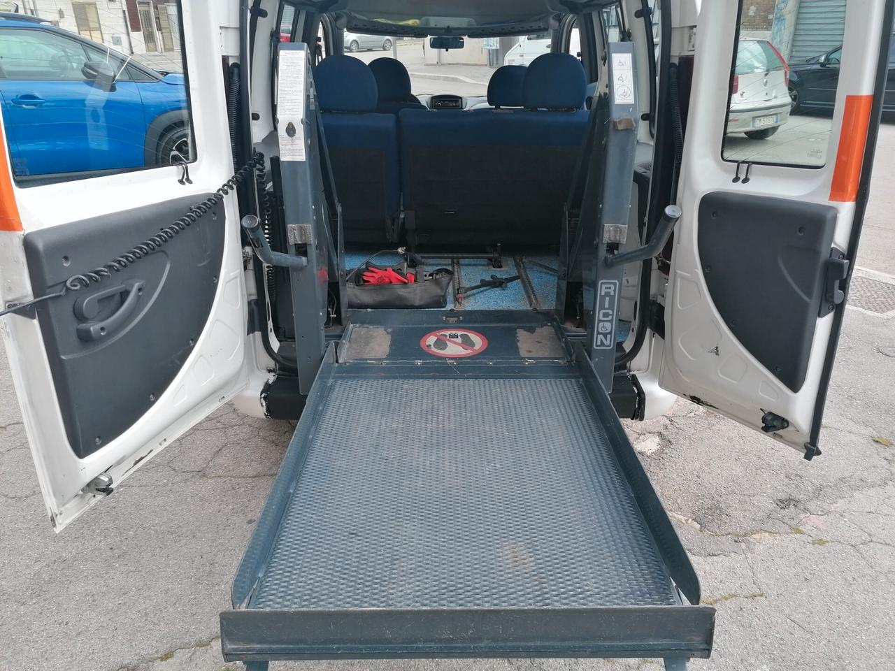 Fiat Doblo 1.9 JTD TRASPORTO DISABILI